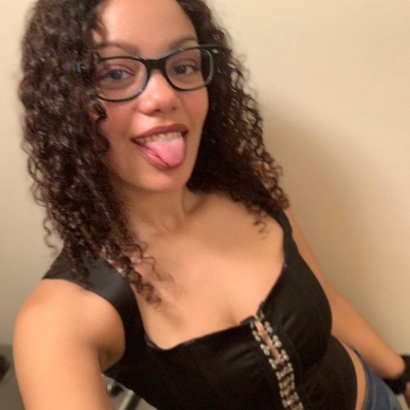 Hi! I’m Dejia! - Picture 3 of 5